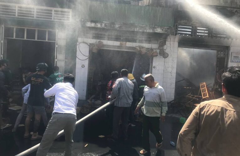 ស្វាគមន៍ឆ្នាំថ្មី ​អគ្គីភ័យបាន​លេបត្របាក់​ផ្ទះលក់គ្រឿង​សង្ហារឹម​អស់៣ខ្នង​នៅខណ្ឌចំការមន​..