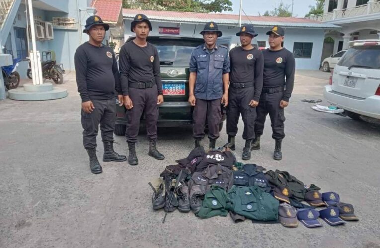 កម្លាំងអាវុធហត្ថខេត្តតាកែវឃាត់ខ្លួនជនសង្ស័យ៥នាក់ពាក់ព័ន្ធក្លែងឯកសណ្ឋានជាអាវុធហត្ថនិងកងអង្គរក្សព្រមទាំងសម្ភារៈ ផ្សេងៗមួយចំនួនទៀត…