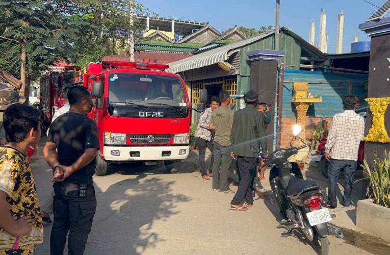 លុយទុកឲ្យថ្លៃបណ្តាការគេជិត៩ពាន់ដុល្លា និងសម្ភារ:មួយចំនួនត្រូវអគ្គិភ័យឆាបឆេះទាំងព្រឹកនៅខណ្ឌកំបូល…