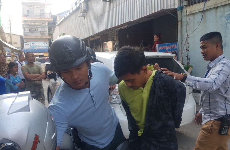 ជនសង្ស័យម្នាក់ចូលលួចទូរស័ព្ទ ម្ចាស់ឃើញស្រែកឆោឡោដេញ  ចាប់បានភ្លាមៗ…