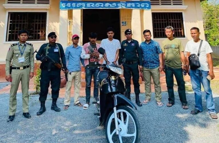 ខឹងគេញ៉ែសង្សាខ្លួនយុវជនម្នាក់បានបបួលបក្សពួកព្រួតគ្នាកាប់យុវជនម្នាក់ទៀតបណ្តាលឲ្យរងរបួសធ្ងន់…