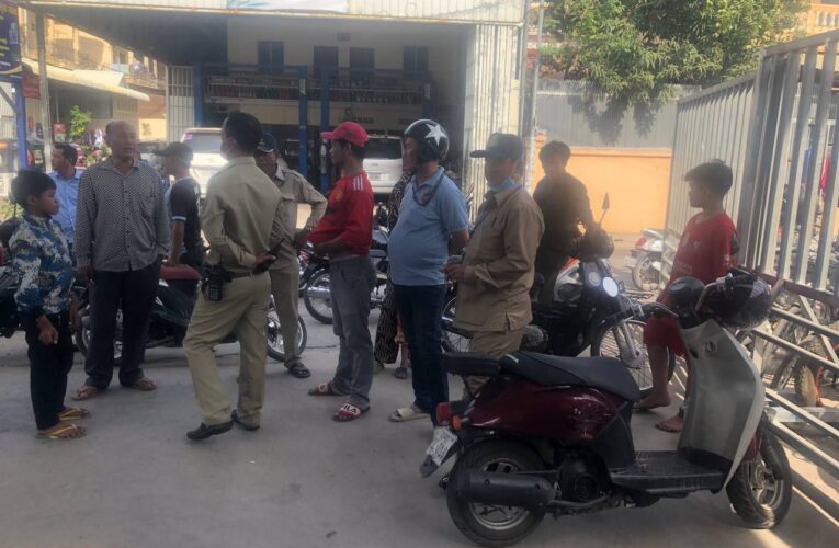 ហ៊ានមែនលោកចោរ ជិះម៉ូតូធូដេ ចូលលួចទូរស័ព្ទIPhone 7 plushមួយគ្រឿងតែសំណាងមិនល្អជិះម៉ូតូជួបគ្រោះថ្នាក់ចរាចរណ៍រត់ចោលម៉ូតូបាត់ស្រមោល…