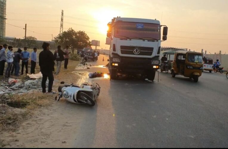 ជិះម៉ូតូទៅធ្វើការត្រូវរថយន្តដឹកខ្សាច់កិនស្លា_ប់ហើយបាត់ដៃខាងឆ្វេងមួយចំហៀង…