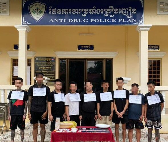 នគរបាលខេត្តស្វាយរៀង ចាប់ខ្លួនជនសង្ស័យជនជាតិវៀតណាមចំនួន ០៩នាក់ ដកហូតគ្រឿងញៀនទម្ងន់ជាង២គីឡូក្រាម…