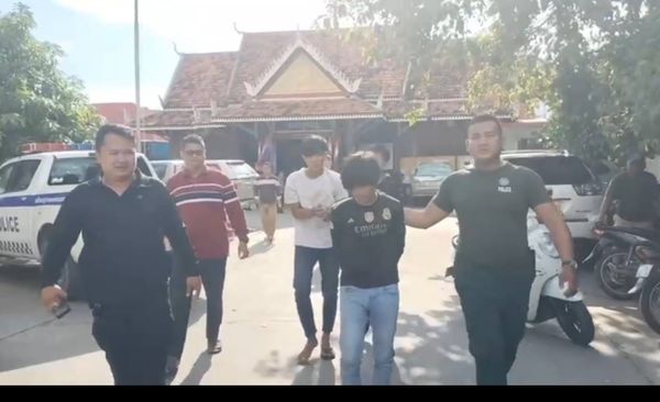 កុំចេះតែហ៊ានជាមួយប៉ូលិសខណ្ឌដង្កោ ចំណាយពេលតែ១០នាទីជនសង្ស័យ២នាក់ត្រូវបានសមត្ថកិច្ចដេញស្ទាក់ចាប់បានភ្លាមៗក្រោយពេលធ្វើសកម្មភាពឆកកាបូបលុយពីស្ត្រីម្នាក់បានសម្រេច…