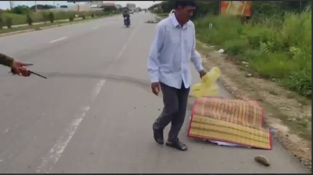 រថយន្តមួយគ្រឿងមិនចាំម៉ាក បានផ្តា-ច់ជី-វិ-តបុ-រសម្នាក់នៅបណ្តោយផ្លូវជាតិលេខ៣ យ៉ាងអណោចអធម…