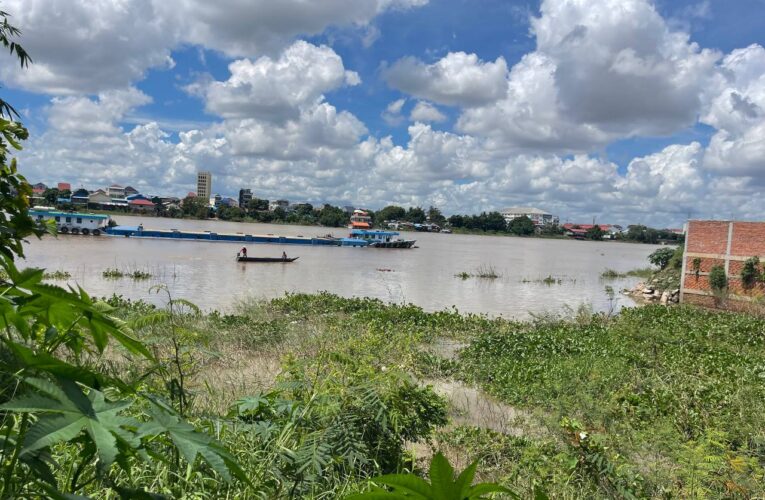 ប្រទះឃើញសាកសពស្ត្រីម្នាក់អណ្តែតទឹកទន្លេបង្កឲ្យការភ្ញាក់ផ្អើល…