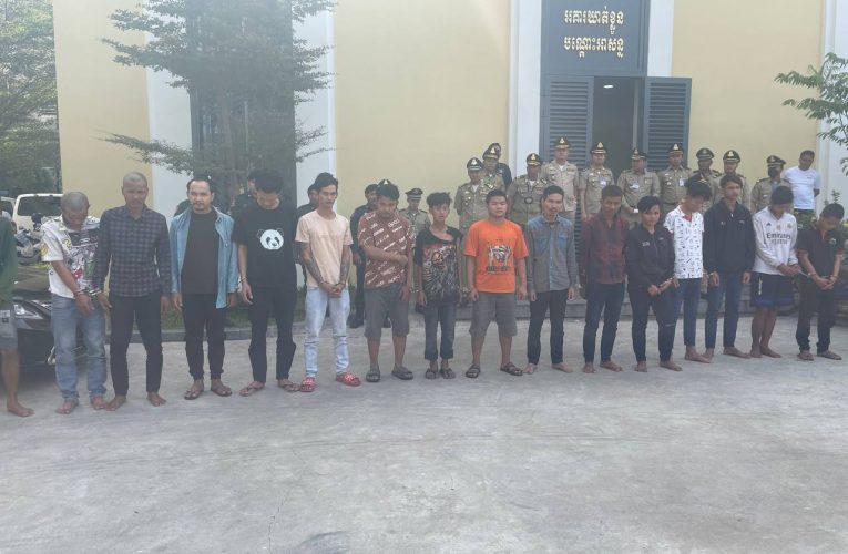 នគរនបាលបង្ហាញមុខជនសង្ស័យ ២២នាក់ពាក់ព័ន្ធបទល្មើសផ្សេងៗគ្នា…