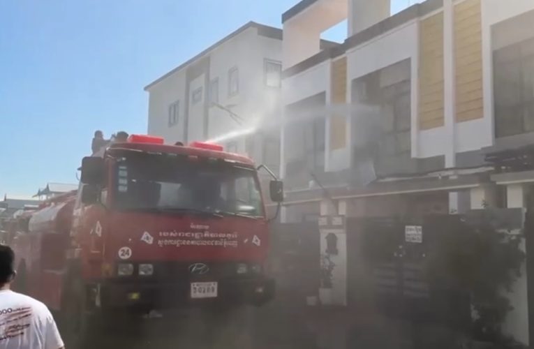 ទើបចេញពីមណ្ឌលកែប្រែបាន១០ថ្ងៃដុតផ្ទះខ្លួនឯងផ្អើលអ្នកជិតខាង…