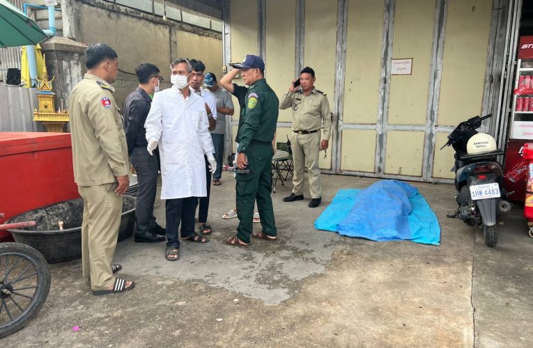 អាសូរណាស់!អ្នកគ្រូបង្រៀនម្នាក់ដើរចេញពីបន្ទប់ជួលបម្រុងចេញទៅបង្រៀនសិស្ស គាំងបេះដូងដួ.លស្លា…ប់បង្កឲ្យមានការភ្ញាក់ផ្អើលទាំងព្រឹកនៅផ្សារថ្នល់បត់…